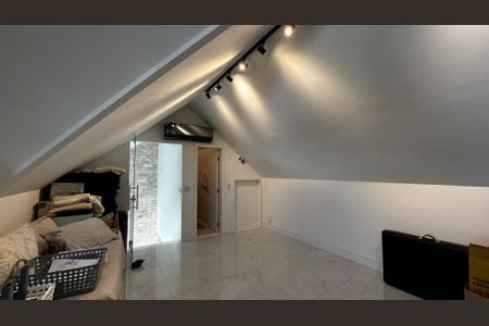 Casa de condomínio à venda com 400m², 4 quartos e 5 vagasSótão