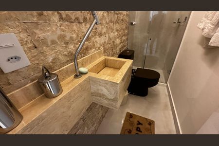 Casa de condomínio à venda com 400m², 4 quartos e 5 vagasBanheiro do Sótão