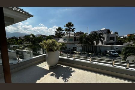 Casa de condomínio à venda com 400m², 4 quartos e 5 vagasVaranda da Suíte 