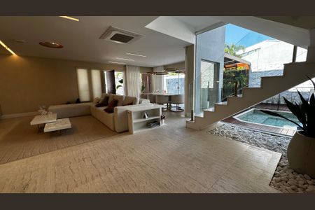 Casa de condomínio à venda com 400m², 4 quartos e 5 vagasSala