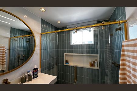 Casa de condomínio à venda com 400m², 4 quartos e 5 vagasBanheiro da Suíte 1