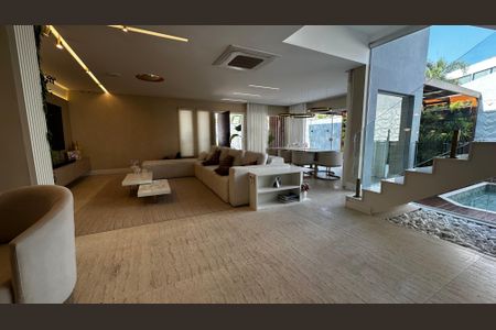 Sala de casa de condomínio à venda com 4 quartos, 400m² em Vargem Grande, Rio de Janeiro