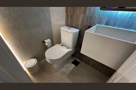 Casa de condomínio à venda com 400m², 4 quartos e 5 vagasBanheiro externo