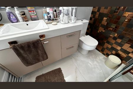 Casa de condomínio à venda com 400m², 4 quartos e 5 vagasBanheiro da Suíte 4