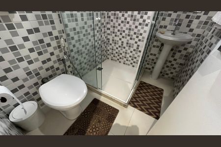 Casa de condomínio à venda com 400m², 4 quartos e 5 vagasBanheiro de serviço