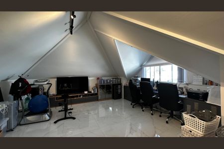 Casa de condomínio à venda com 400m², 4 quartos e 5 vagasSótão