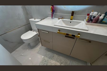 Casa de condomínio à venda com 400m², 4 quartos e 5 vagasBanheiro da Suíte 3