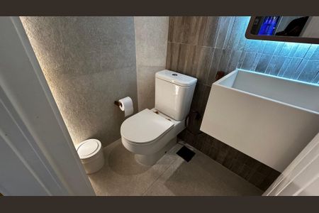 Casa de condomínio à venda com 400m², 4 quartos e 5 vagasBanheiro externo