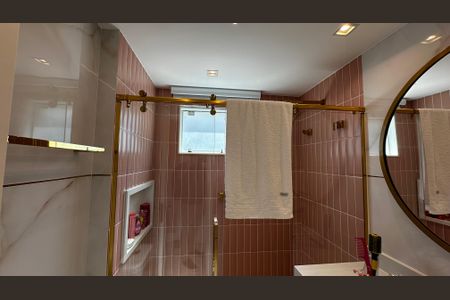 Casa de condomínio à venda com 400m², 4 quartos e 5 vagasBanheiro da Suíte 2