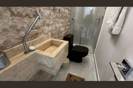 Casa de condomínio à venda com 400m², 4 quartos e 5 vagasBanheiro do Sótão