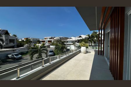 Casa de condomínio à venda com 400m², 4 quartos e 5 vagasVaranda da Suíte 