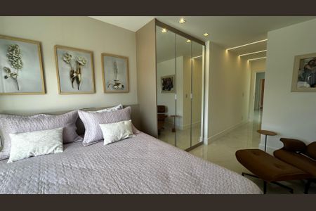 Casa de condomínio à venda com 400m², 4 quartos e 5 vagasSuíte 3