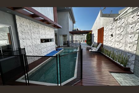 Casa de condomínio à venda com 400m², 4 quartos e 5 vagasÁrea externa