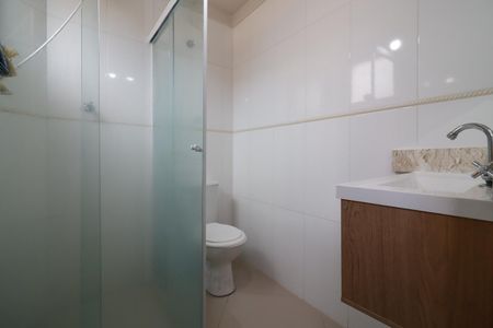 Casa à venda com 119m², 2 quartos e 2 vagasBanheiro da Suíte 2