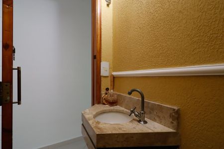 Casa à venda com 119m², 2 quartos e 2 vagasLavabo