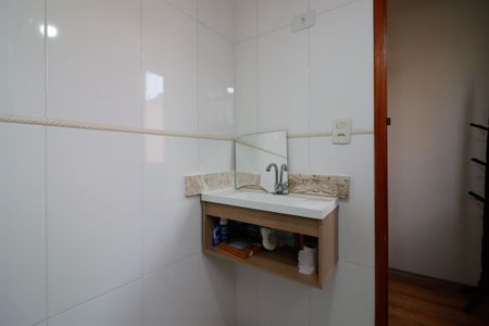 Casa à venda com 119m², 2 quartos e 2 vagasBanheiro da Suíte 2