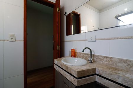 Casa à venda com 119m², 2 quartos e 2 vagasBanheiro da Suíte 1