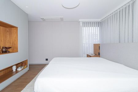 Apartamento à venda com 230m², 3 quartos e 4 vagasQuarto Suíte 1