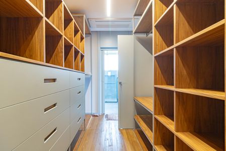 Apartamento à venda com 230m², 3 quartos e 4 vagasCloset 2 da Suíte 1