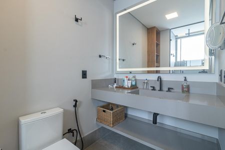Apartamento à venda com 230m², 3 quartos e 4 vagasBanheiro1 da Suíte 1
