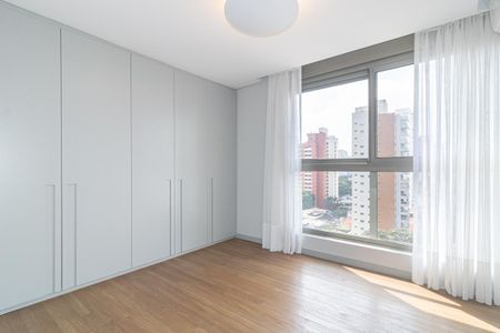 Apartamento à venda com 230m², 3 quartos e 4 vagasQuarto Suíte 2