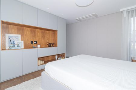 Apartamento à venda com 230m², 3 quartos e 4 vagasQuarto Suíte 1