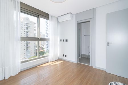 Apartamento à venda com 230m², 3 quartos e 4 vagasQuarto Suíte 2