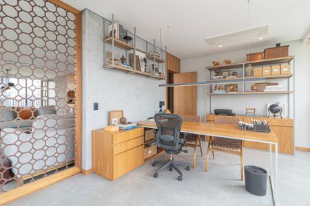Apartamento à venda com 230m², 3 quartos e 4 vagasEscritório