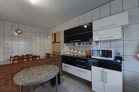 Casa à venda com 350m², 4 quartos e 3 vagas Casa à venda com 350m², 4 quartos e 3 vagasCozinha