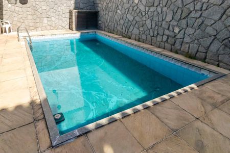 Casa à venda com 250m², 3 quartos e 4 vagas Casa à venda com 250m², 3 quartos e 4 vagasVaranda fos fundos - Piscina