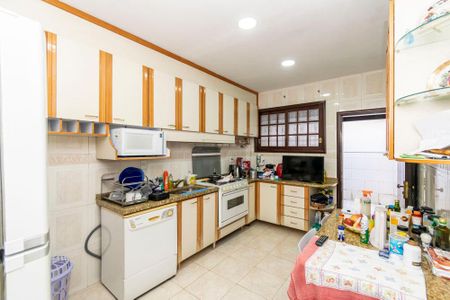 Casa à venda com 250m², 3 quartos e 4 vagas Casa à venda com 250m², 3 quartos e 4 vagasCozinha