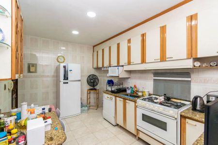 Casa à venda com 250m², 3 quartos e 4 vagas Casa à venda com 250m², 3 quartos e 4 vagasCozinha