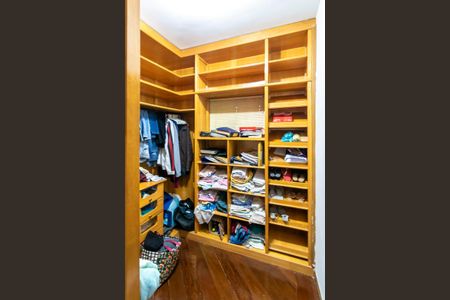 Casa à venda com 250m², 3 quartos e 4 vagas Casa à venda com 250m², 3 quartos e 4 vagasQuarto 3 Suíte - Closet