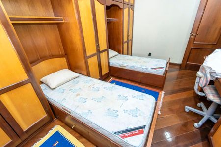 Casa à venda com 250m², 3 quartos e 4 vagas Casa à venda com 250m², 3 quartos e 4 vagasQuarto 1