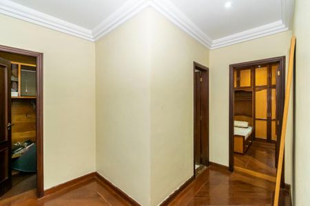 Casa à venda com 250m², 3 quartos e 4 vagas Casa à venda com 250m², 3 quartos e 4 vagasHall do 2º andar