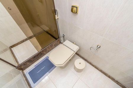 Casa à venda com 250m², 3 quartos e 4 vagas Casa à venda com 250m², 3 quartos e 4 vagasBanheiro Social