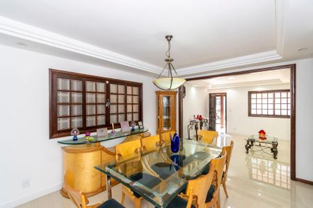 Casa à venda com 250m², 3 quartos e 4 vagas Casa à venda com 250m², 3 quartos e 4 vagasSala de Jantar