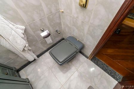Casa à venda com 250m², 3 quartos e 4 vagas Casa à venda com 250m², 3 quartos e 4 vagasBanheiro da Suíte