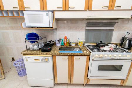 Casa à venda com 250m², 3 quartos e 4 vagas Casa à venda com 250m², 3 quartos e 4 vagasCozinha