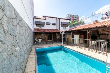 Casa à venda com 250m², 3 quartos e 4 vagas Casa à venda com 250m², 3 quartos e 4 vagasVaranda fos fundos