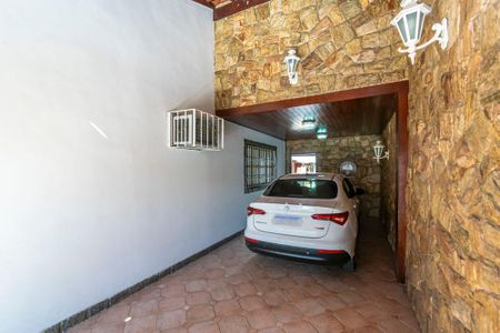 Casa à venda com 250m², 3 quartos e 4 vagas Casa à venda com 250m², 3 quartos e 4 vagasGaragem