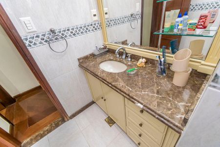 Casa à venda com 250m², 3 quartos e 4 vagas Casa à venda com 250m², 3 quartos e 4 vagasBanheiro Social