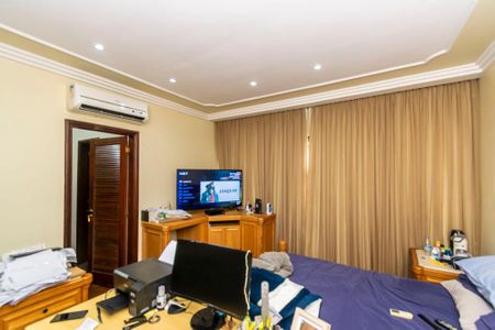 Casa à venda com 250m², 3 quartos e 4 vagas Casa à venda com 250m², 3 quartos e 4 vagasQuarto 3 Suíte