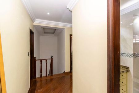 Casa à venda com 250m², 3 quartos e 4 vagas Casa à venda com 250m², 3 quartos e 4 vagasHall do 2º andar