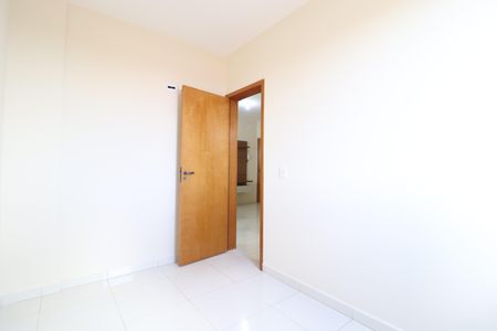 Quarto 1 de apartamento para alugar com 2 quartos, 60m² em Jardim Holanda, Uberlândia