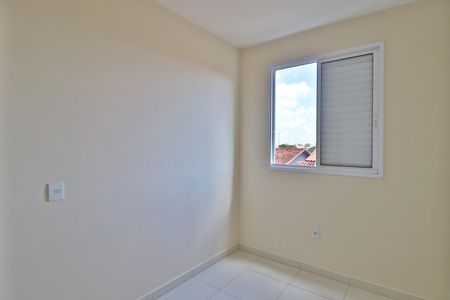 Quarto 1 de apartamento para alugar com 2 quartos, 60m² em Jardim Holanda, Uberlândia