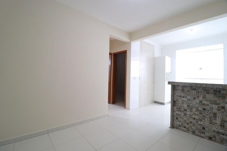 Sala de apartamento para alugar com 2 quartos, 60m² em Jardim Holanda, Uberlândia