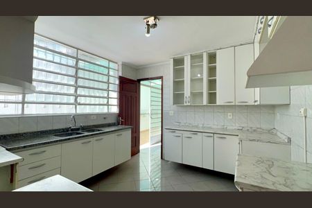 Casa para alugar com 240m², 3 quartos e 2 vagas Casa para alugar com 240m², 3 quartos e 2 vagasCozinha