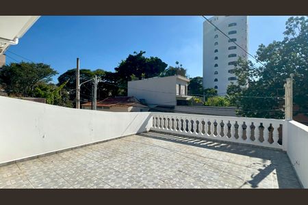 Casa para alugar com 240m², 3 quartos e 2 vagas Casa para alugar com 240m², 3 quartos e 2 vagasTerraço