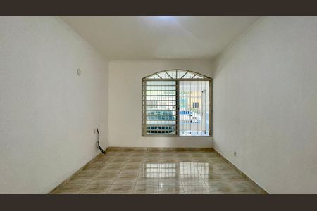 Casa para alugar com 240m², 3 quartos e 2 vagas Casa para alugar com 240m², 3 quartos e 2 vagasSala
